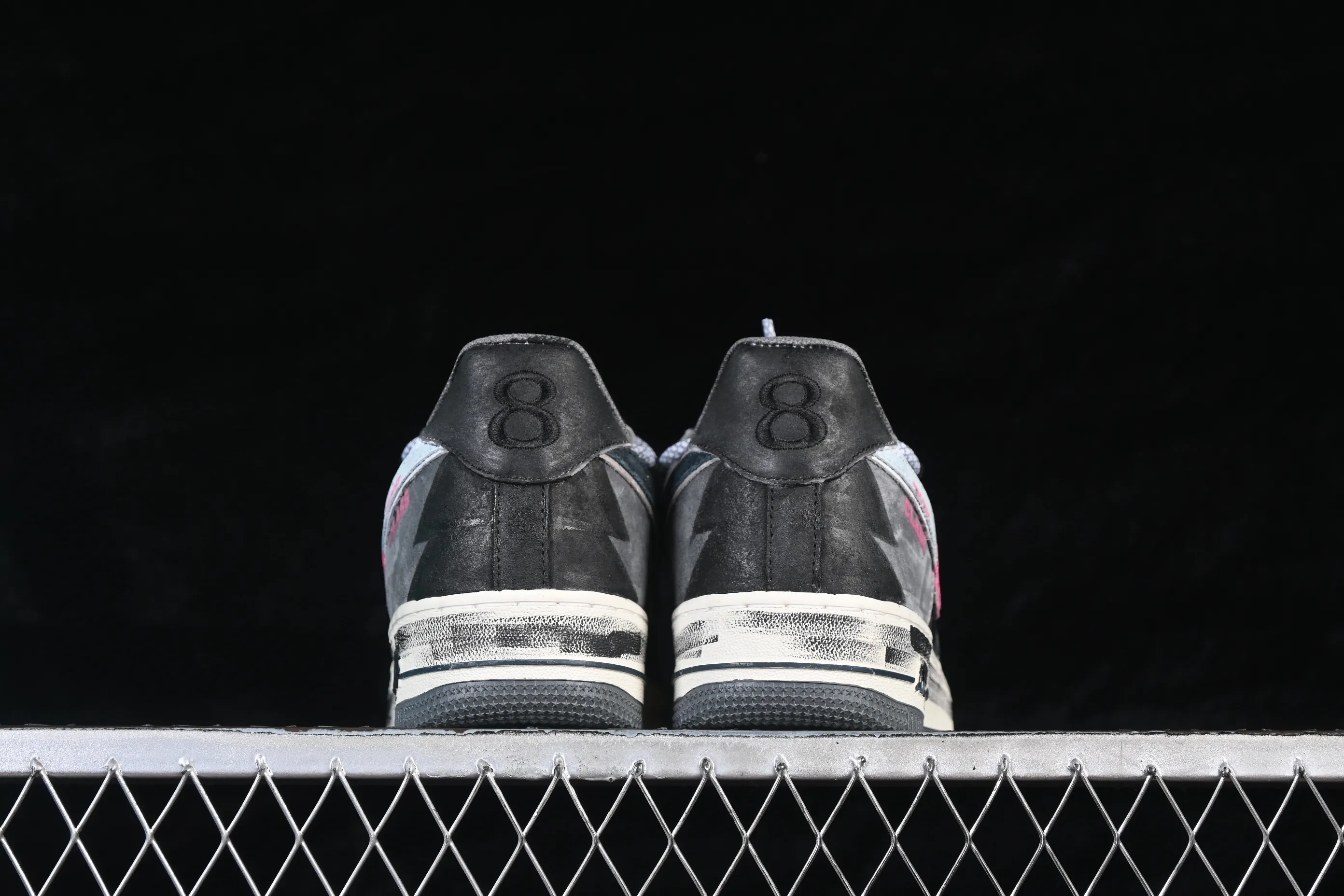 All categories Nk Air Force 1 Air Force series Nk Air Force 1 Low Air Force low top Nike Air Force 1'07 Low "Gray-Pink Lucky Charm" Hand-painted graffiti Gray pink lucky charm Air Force 1 low-top casual sneakers YD2425-880